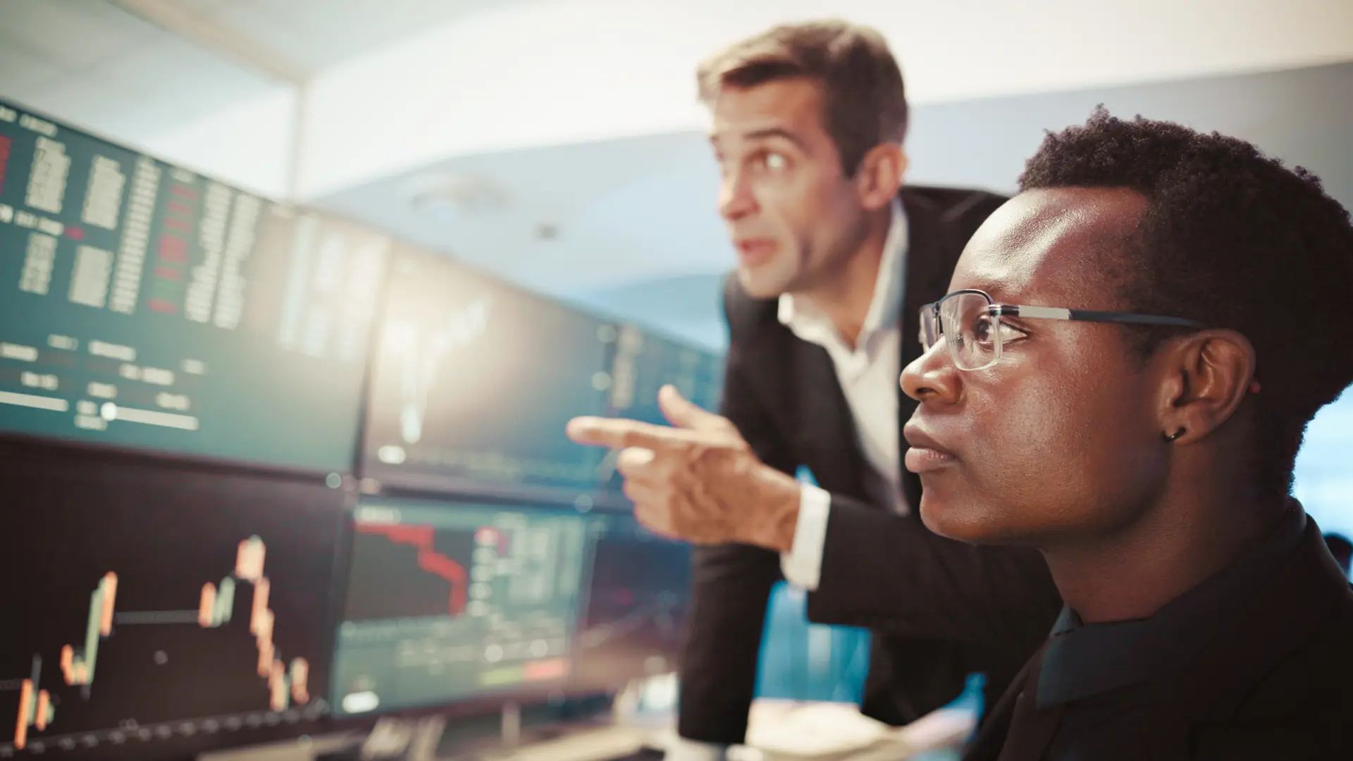 Crowdfunding vs Institutional Funding: Which Capital Raising Strategy Wins in Today’s Market?